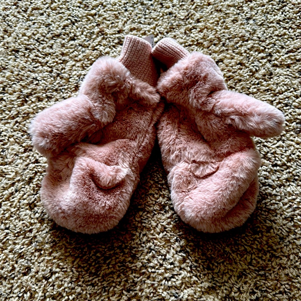 Faux fur gloves